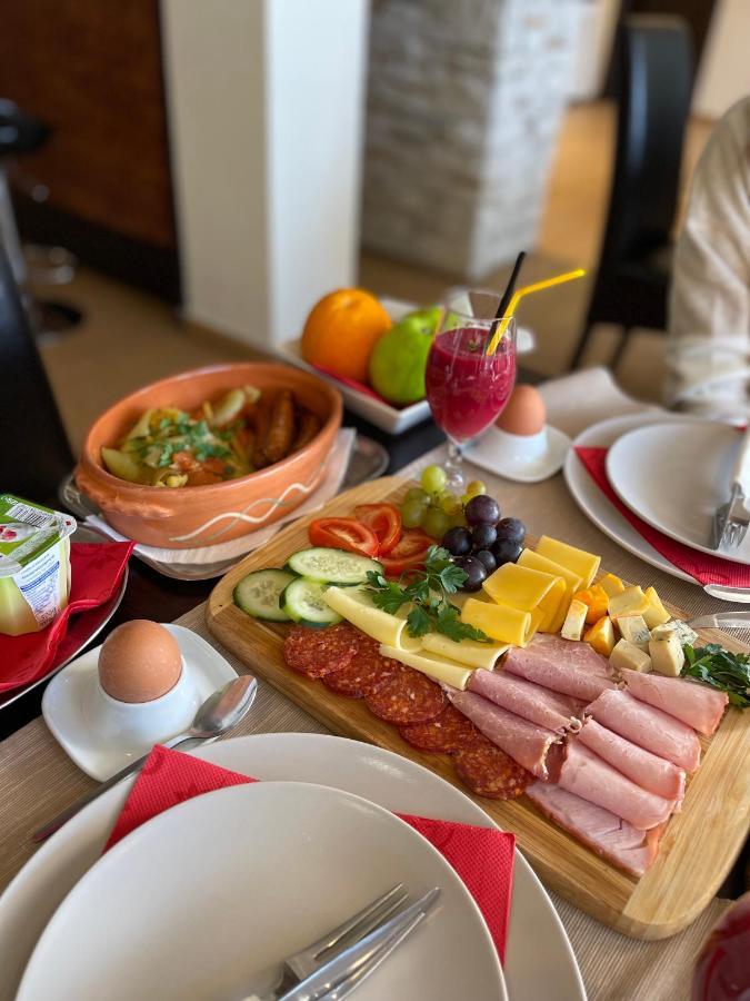 Guest House Panorama Aqualux With Free Parking ノヴィ・サド エクステリア 写真