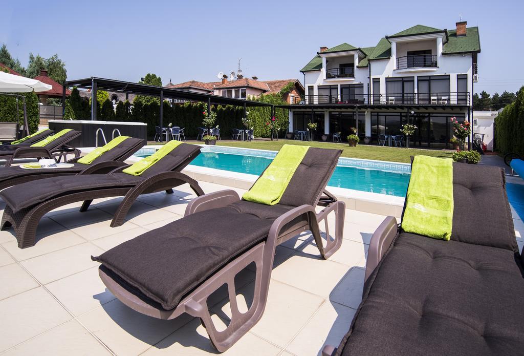Guest House Panorama Aqualux With Free Parking ノヴィ・サド エクステリア 写真