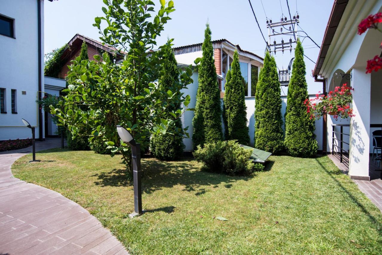 Guest House Panorama Aqualux With Free Parking ノヴィ・サド エクステリア 写真