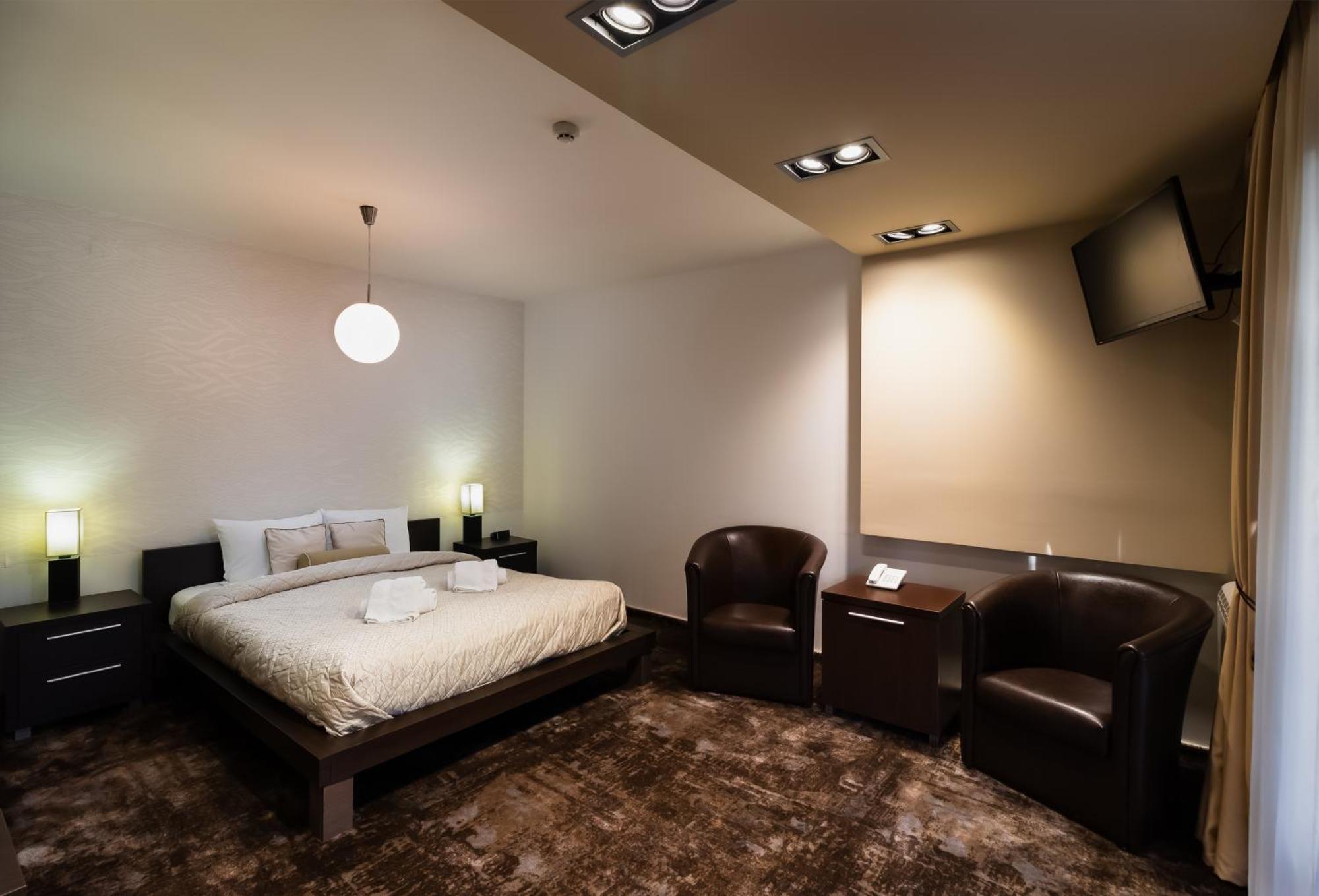 Guest House Panorama Aqualux With Free Parking ノヴィ・サド 部屋 写真