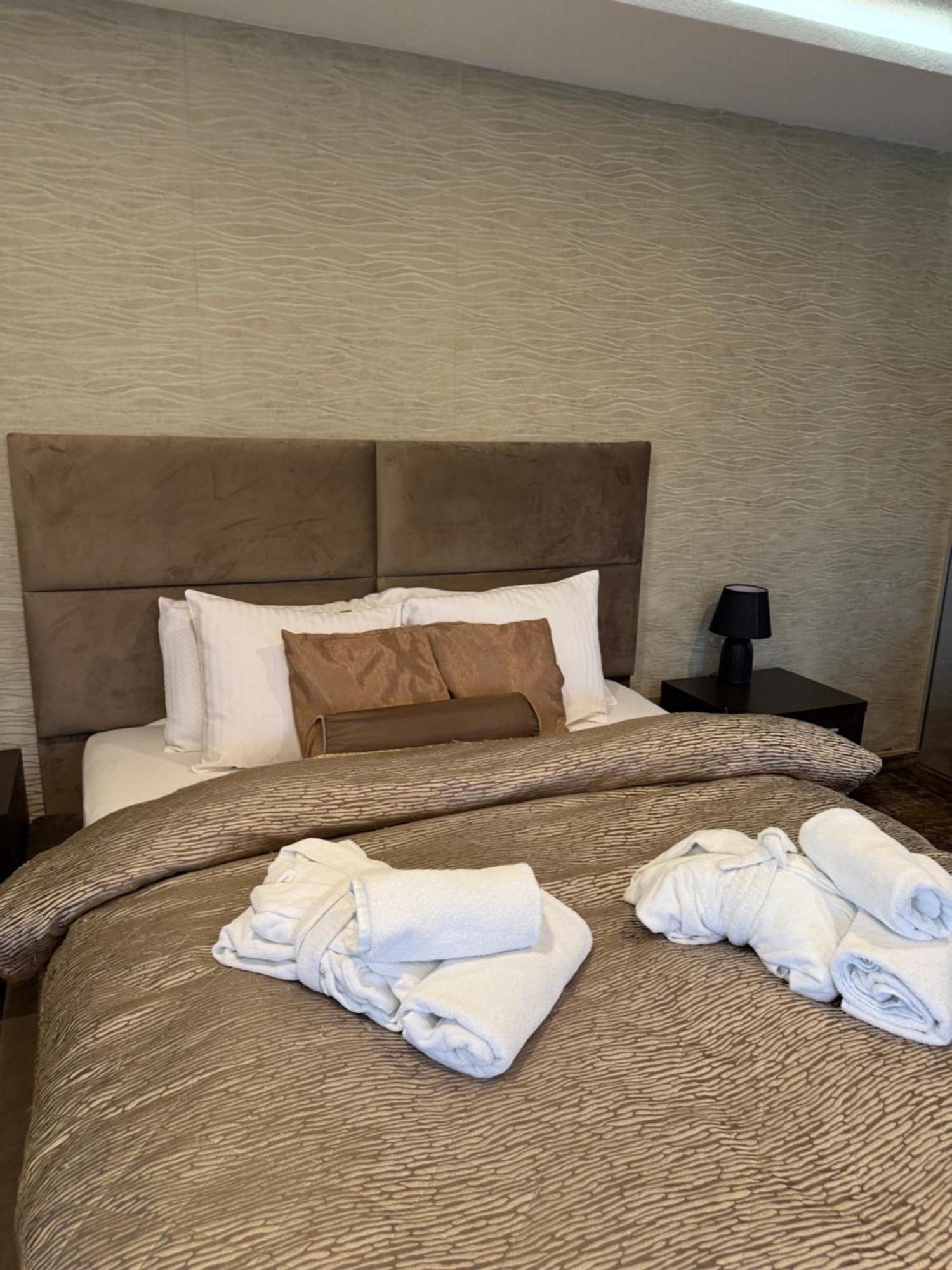 Guest House Panorama Aqualux With Free Parking ノヴィ・サド エクステリア 写真