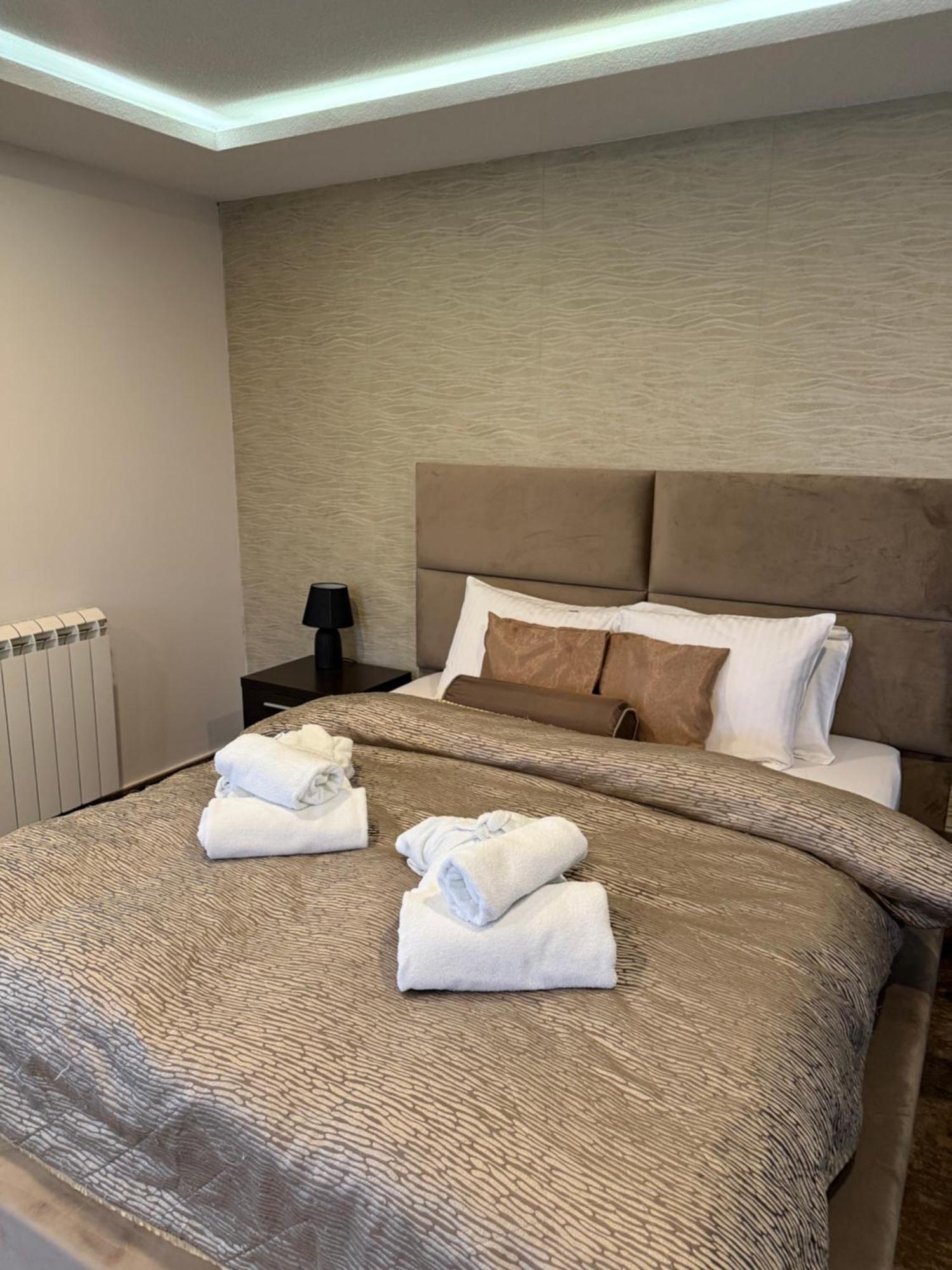 Guest House Panorama Aqualux With Free Parking ノヴィ・サド エクステリア 写真