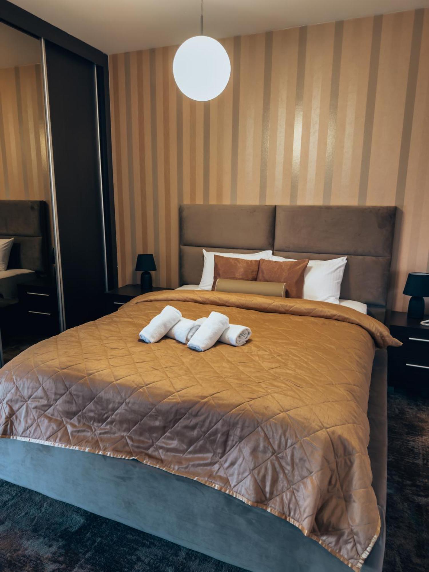 Guest House Panorama Aqualux With Free Parking ノヴィ・サド エクステリア 写真