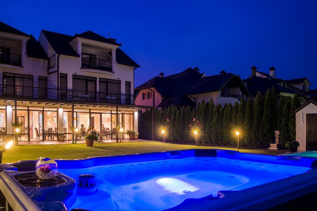 Guest House Panorama Aqualux With Free Parking ノヴィ・サド エクステリア 写真