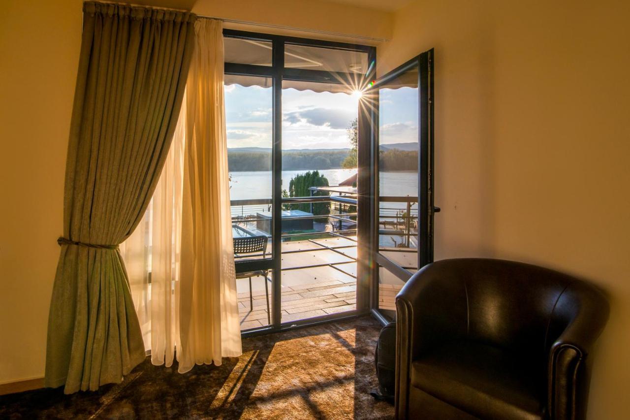 Guest House Panorama Aqualux With Free Parking ノヴィ・サド エクステリア 写真